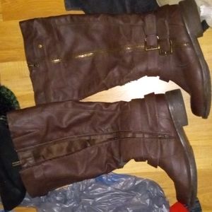 Women's boots size 9W